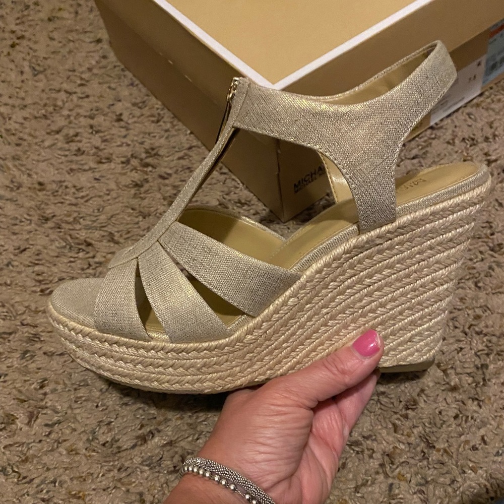 Michael Kors Berkley sandals gold sz 7.5 like new